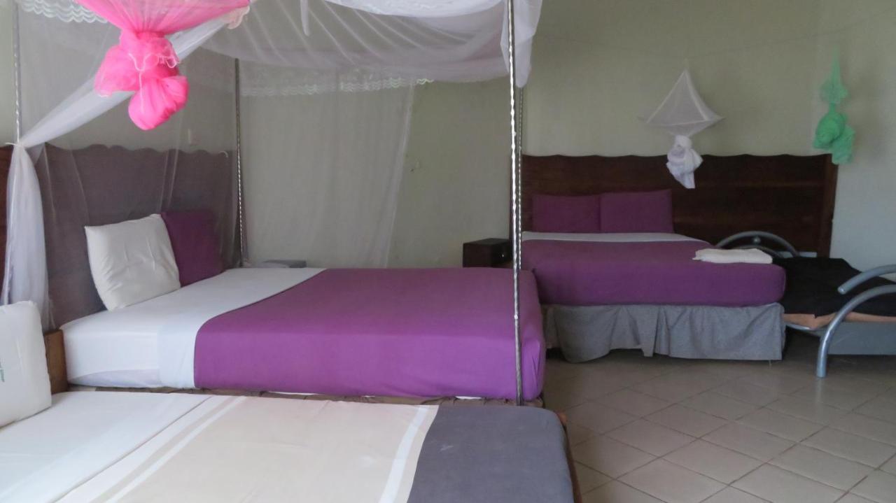 Pakwach Global Village Hotel מראה חיצוני תמונה