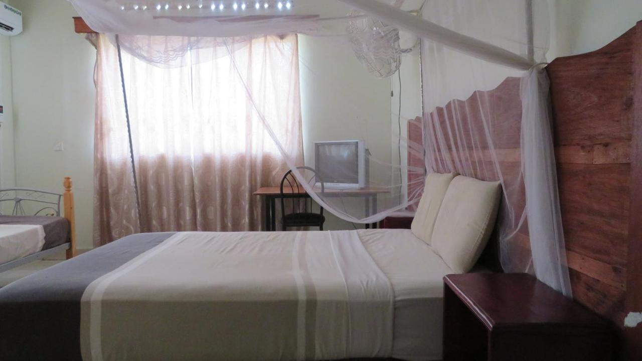 Pakwach Global Village Hotel מראה חיצוני תמונה