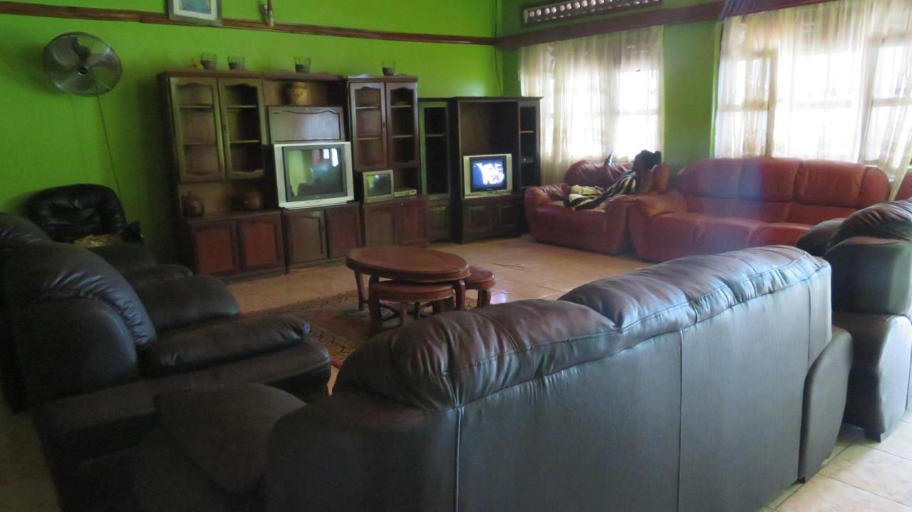 Pakwach Global Village Hotel מראה חיצוני תמונה